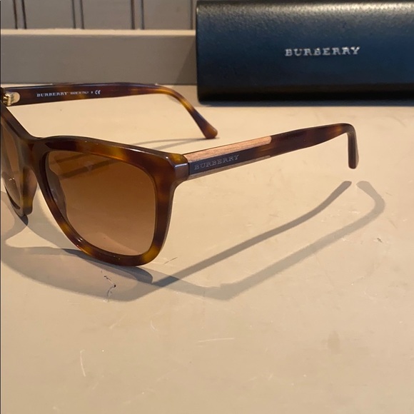 Burberry sunglasses - Picture 5 of 5